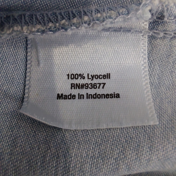 NWT St. John's Bay Apparel Blue Light Wash S/S Blouse - Picture 11 of 12